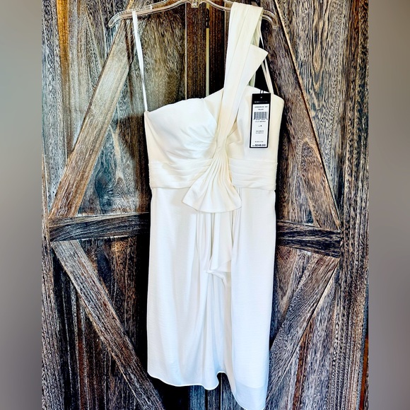 NEW BCBG Maxazria “Palais” white cocktail dress in white size 6 - Picture 1 of 3